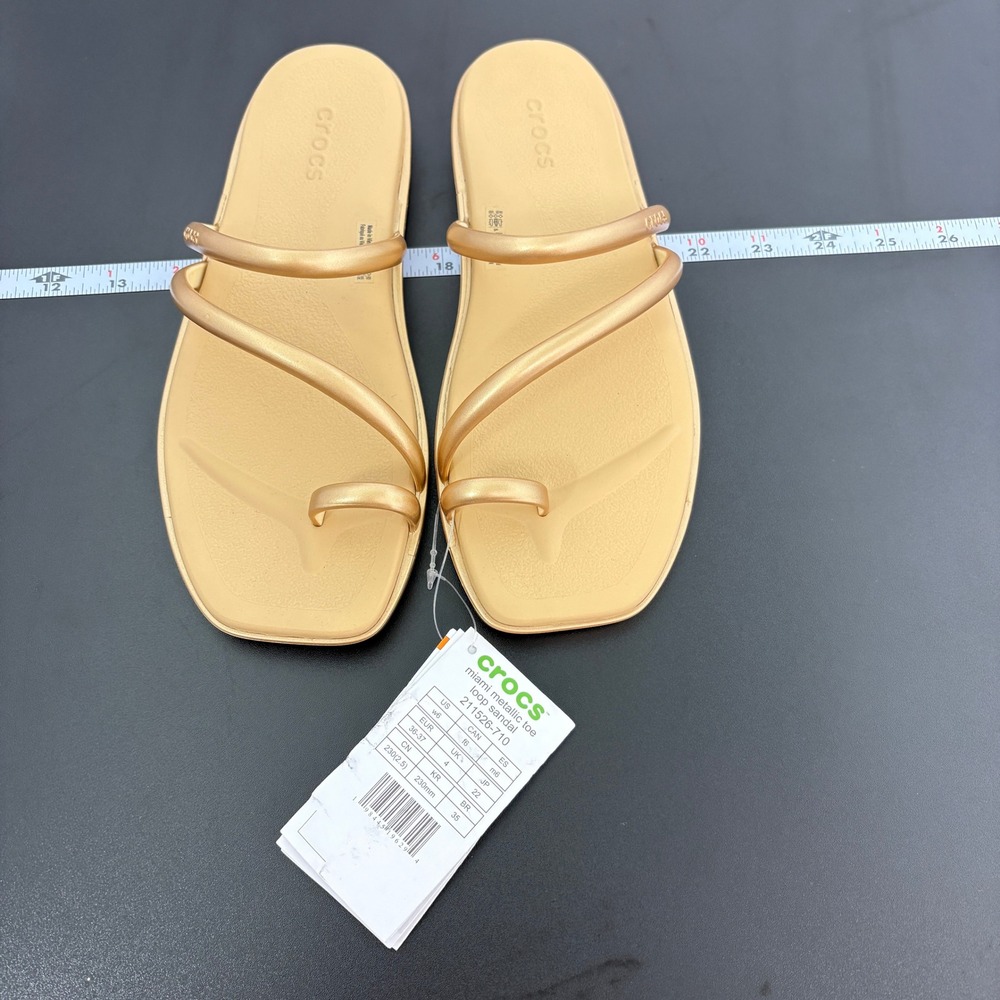 NWT Crocs Womens Miami Metallic Toe Loop Sandal Size 6 Gold 211526-710 Strappy